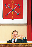 Собчак выступает с речью в Законодательном собрании Санкт-Петербурга