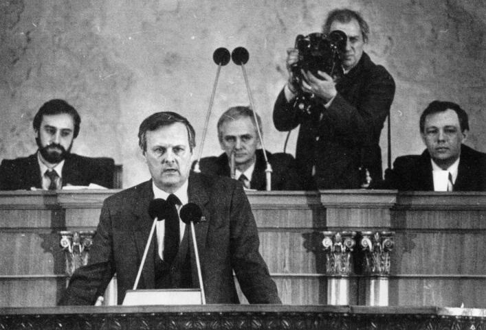 Собчак на сессии Ленсовета перед избранием председателем Ленсовета